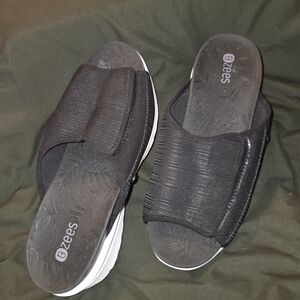 Bzees Galaxy Platform Slites Black Open Toe 9.5